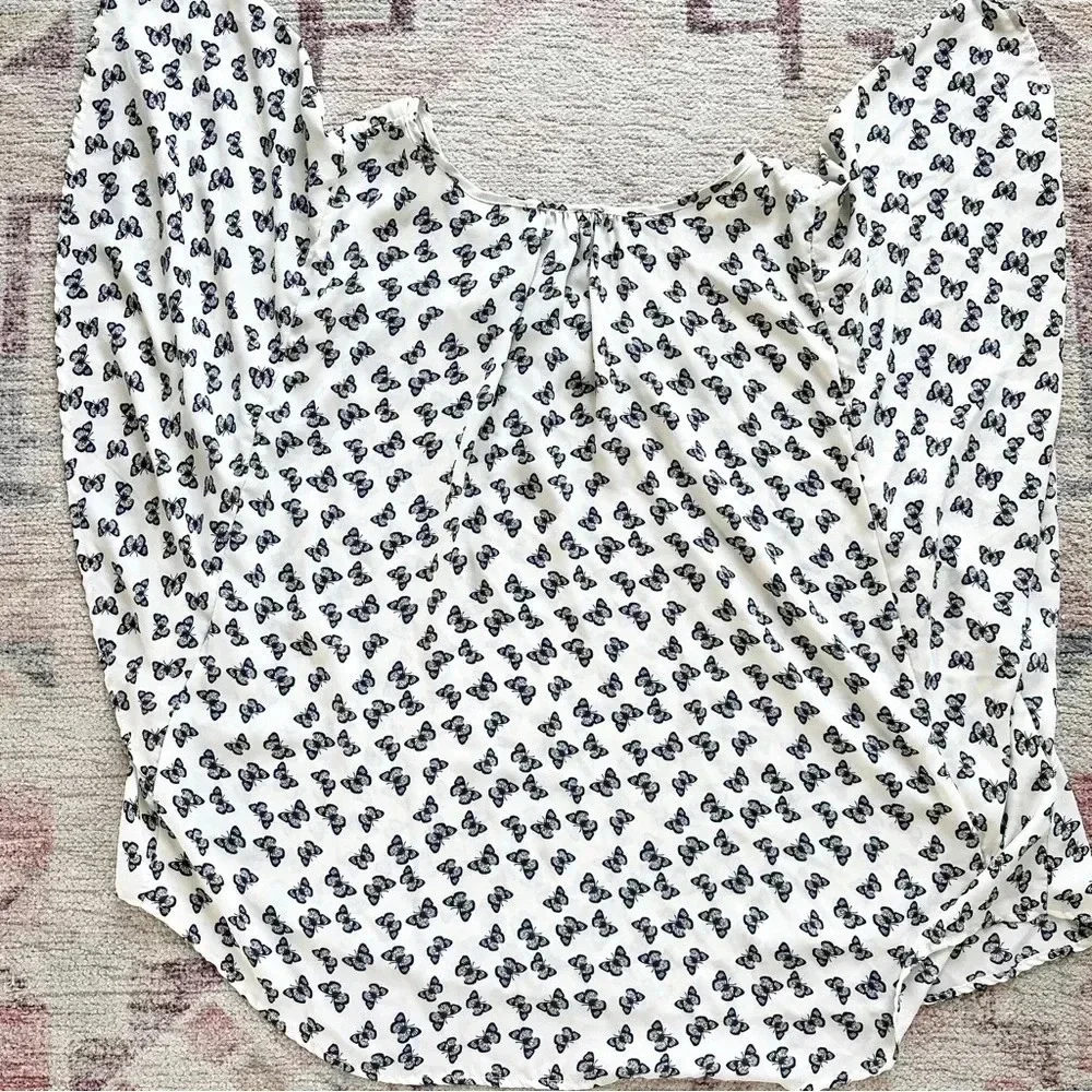 Karen Kane• Butterfly blouse - Picture 4 of 4
